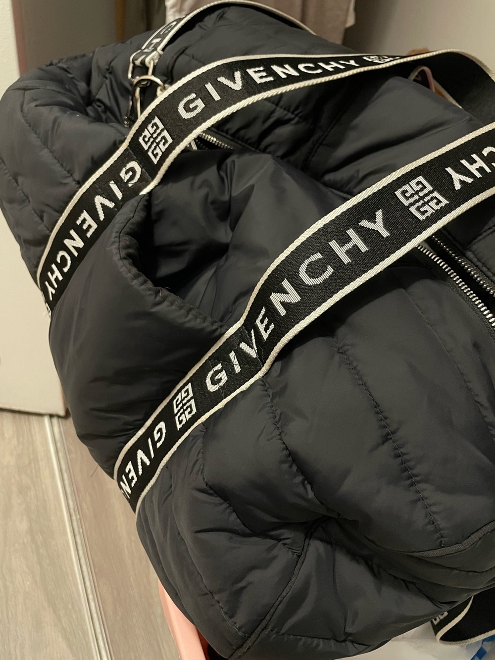 Givenchy Black Duffel With Logo Straps / Matching Set - Picture 3 of 8